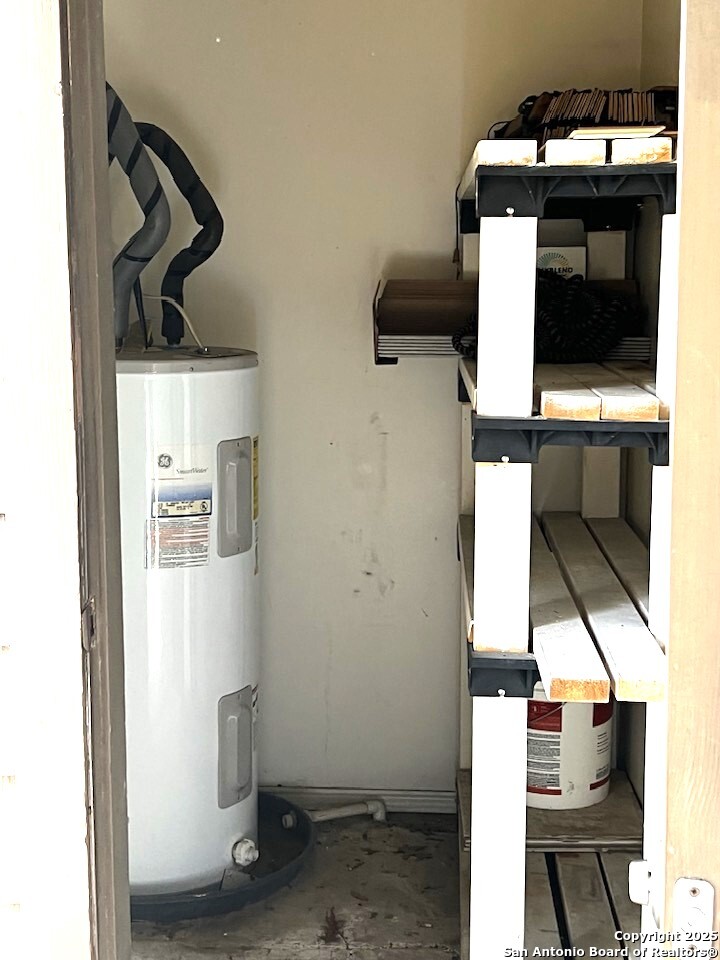 8655 Datapoint, Unit 404 San Antonio, TX 78229 - Photo 25 of 25 a view of entryway and hall