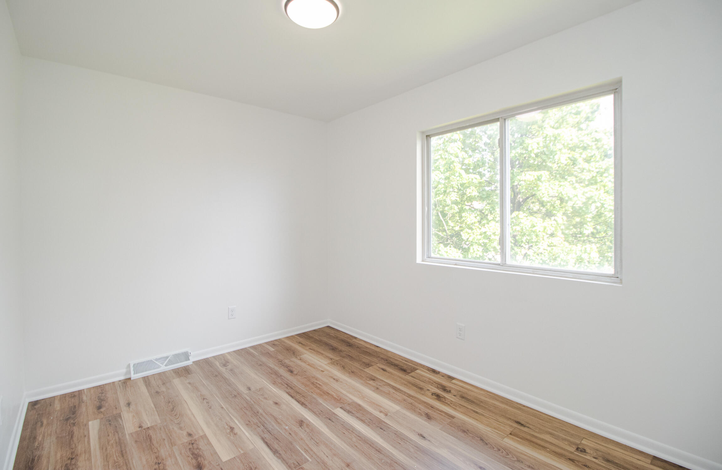 1410 South River Road New Berlin, WI 53151 - Photo 25 of 41 Bedroom 2