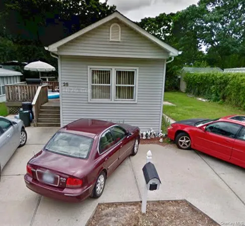 $135,000 | 25 Buttercup Drive, Bohemia, NY 11716