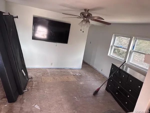 $135,000 | 25 Buttercup Drive, Bohemia, NY 11716