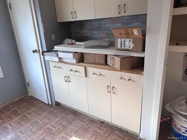 $135,000 | 25 Buttercup Drive, Bohemia, NY 11716