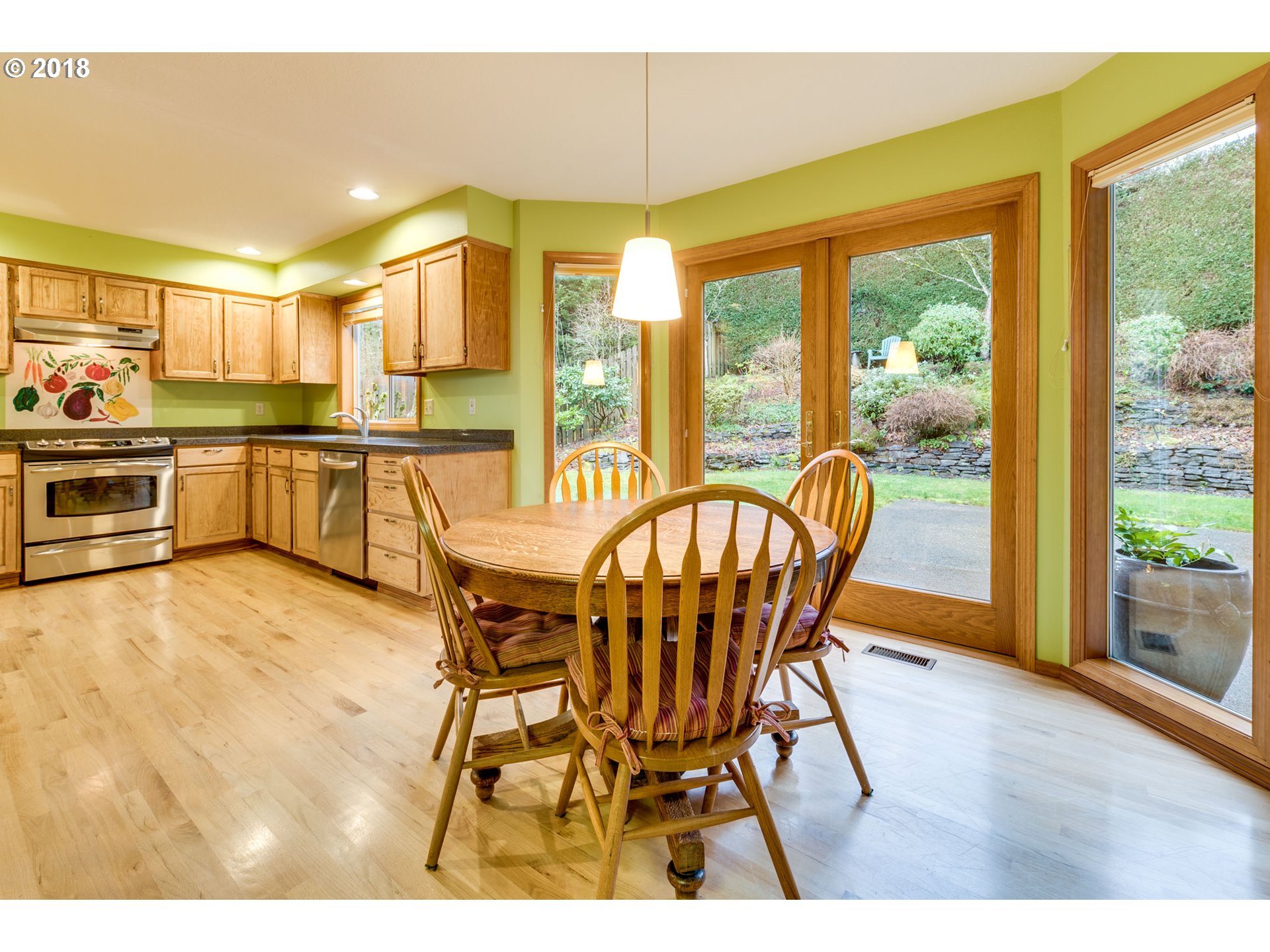 4209 Southwest Comus Street Portland, OR 97219 - Photo 12 of 31 Kitchen/Nook