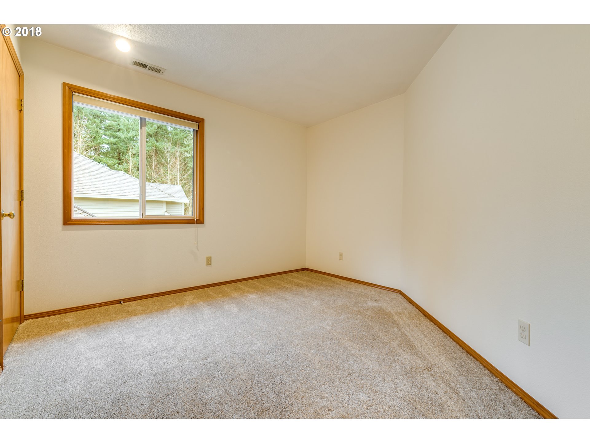 4209 Southwest Comus Street Portland, OR 97219 - Photo 24 of 31 Bedroom