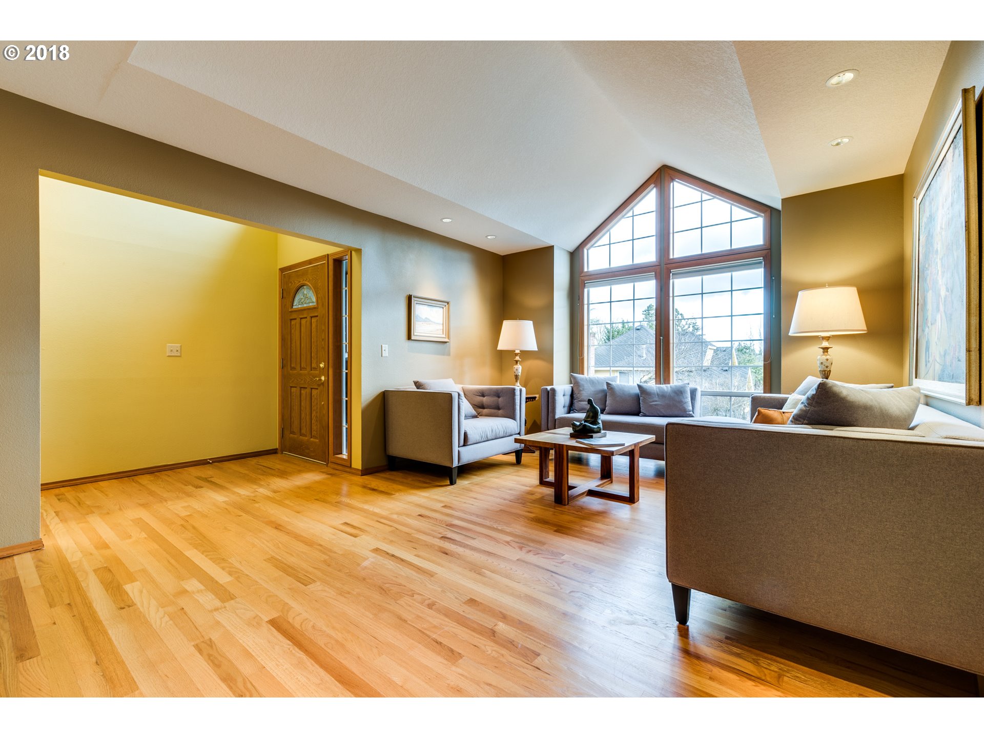 4209 Southwest Comus Street Portland, OR 97219 - Photo 5 of 31 Living Room