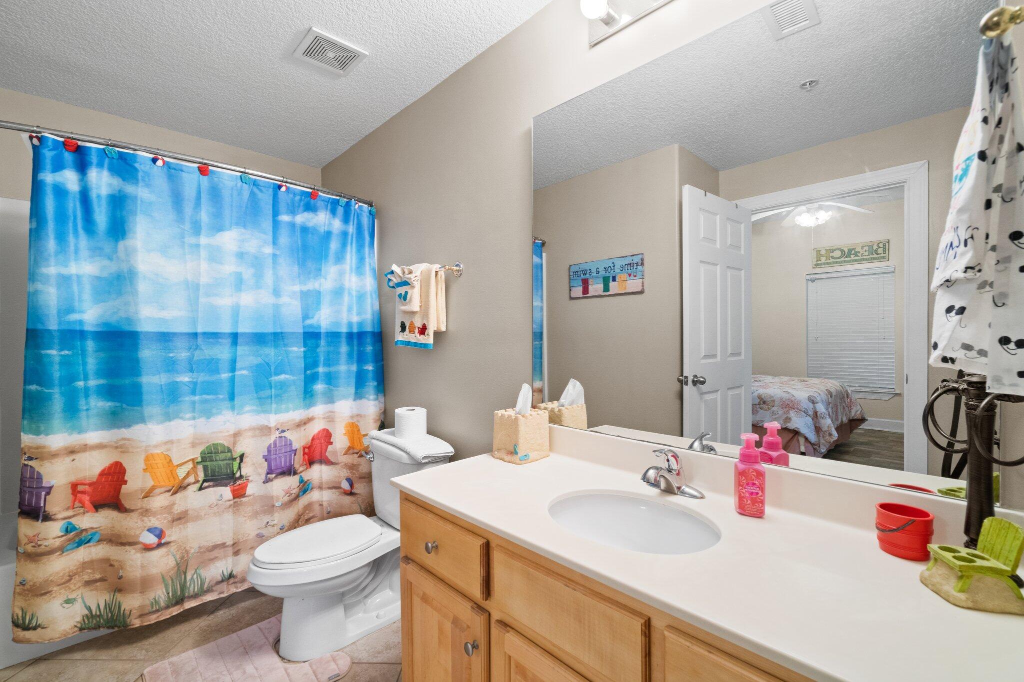 17643 Front Beach Road, Unit 1905 Panama City Beach, FL 32413 - Photo 38 of 51 Hall bath is open for everyone