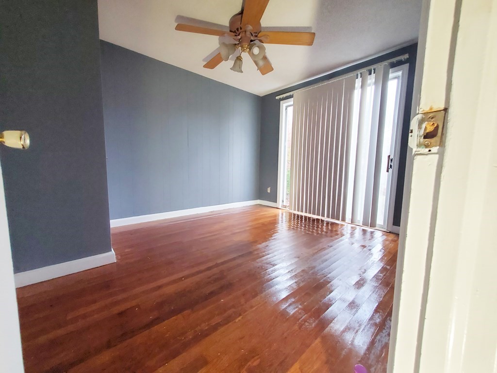 112 Quaker Road Springfield, MA 01118 - Photo 3 of 13