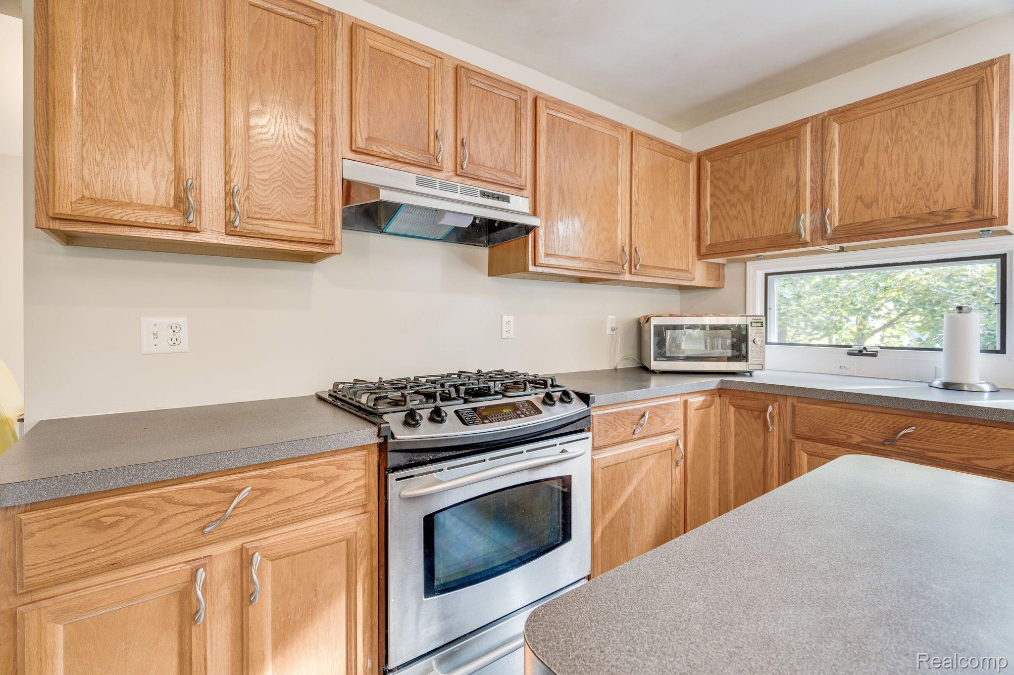 2626 Hickory Lawn Road Rochester, MI 48307 - Photo 16 of 44 Gallery Image 16