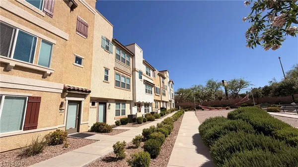 $2,395 | 61 Morning Mimosa Court, Henderson, NV 89012