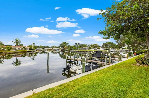 $475,000 | 6747 Cape Hatteras Way Northeast, Unit 3, St. Petersburg, FL 33702