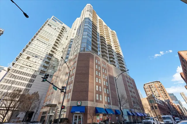 $299,900 | 645 North Kingsbury Street, Unit 2003, Chicago, IL 60654