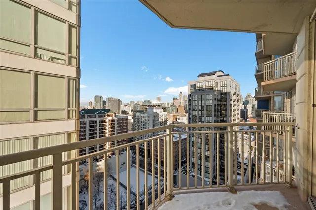 $299,900 | 645 North Kingsbury Street, Unit 2003, Chicago, IL 60654