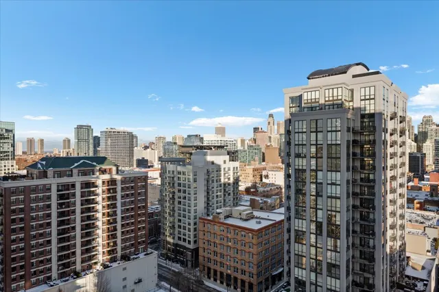 $299,900 | 645 North Kingsbury Street, Unit 2003, Chicago, IL 60654