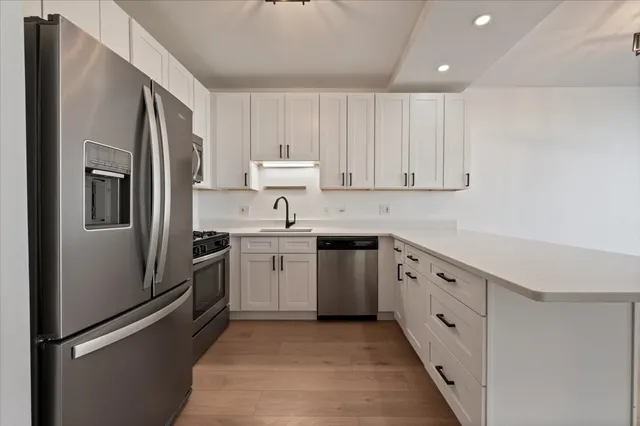 $299,900 | 645 North Kingsbury Street, Unit 2003, Chicago, IL 60654