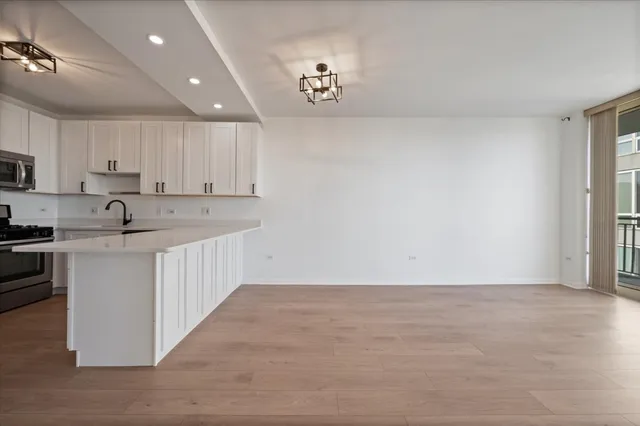 $299,900 | 645 North Kingsbury Street, Unit 2003, Chicago, IL 60654