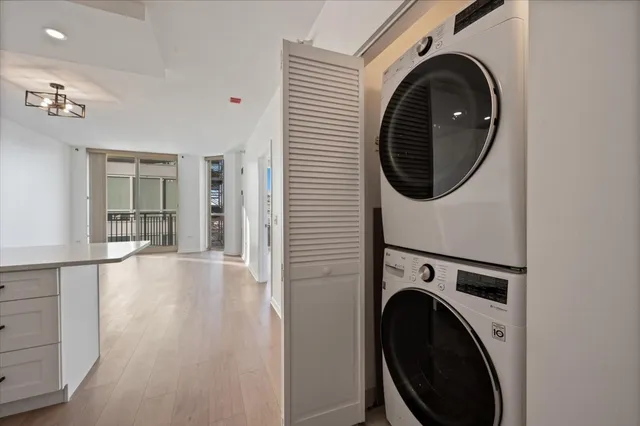 $299,900 | 645 North Kingsbury Street, Unit 2003, Chicago, IL 60654