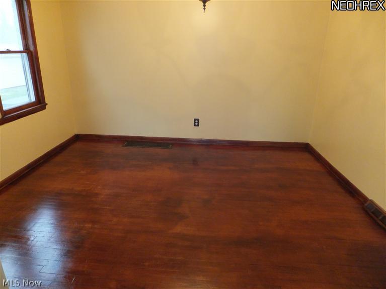 8020 Snow Road Parma, OH 44129 - Photo 4 of 21