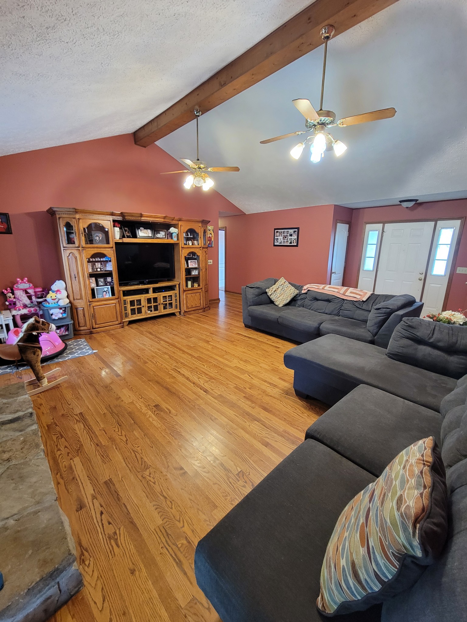 249 Wakefield Drive Manchester, TN 37355 - Photo 19 of 46 a living room with furniture and a flat screen tv