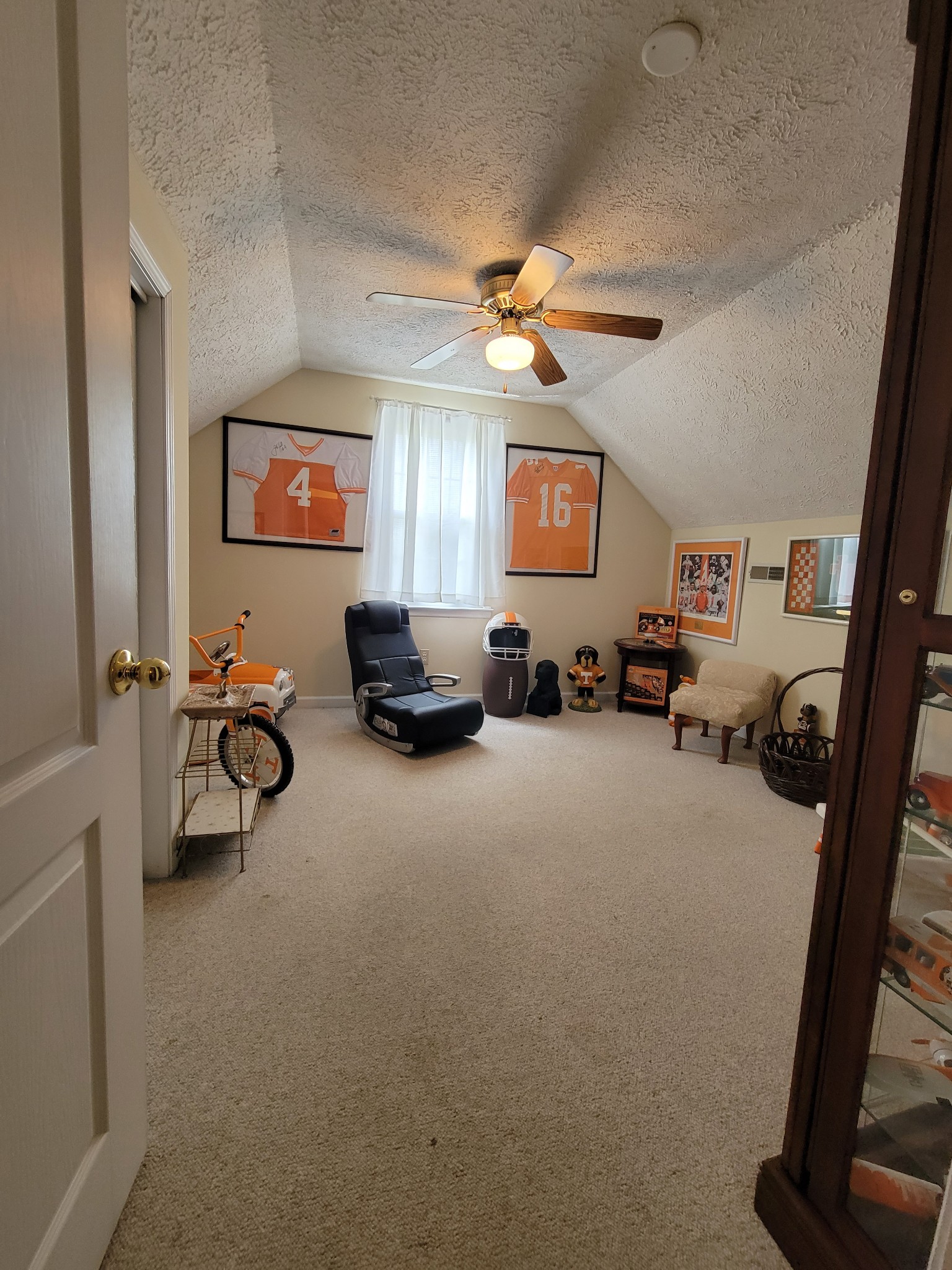 249 Wakefield Drive Manchester, TN 37355 - Photo 28 of 46 a view of a livingroom with furniture and a flat screen tv