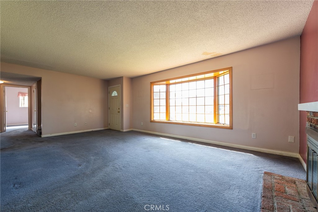 5171 Merrill Avenue Riverside, CA 92504 - Photo 7 of 34 an empty room with windows