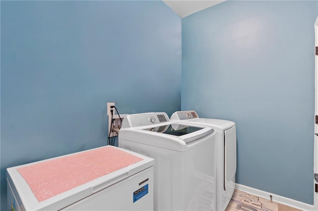 420 Andrew Ridge Drive Jefferson, GA 30549 - Photo 24 of 26 a utility room with dryer and washer