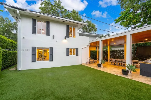 a view of a house with backyard and porch