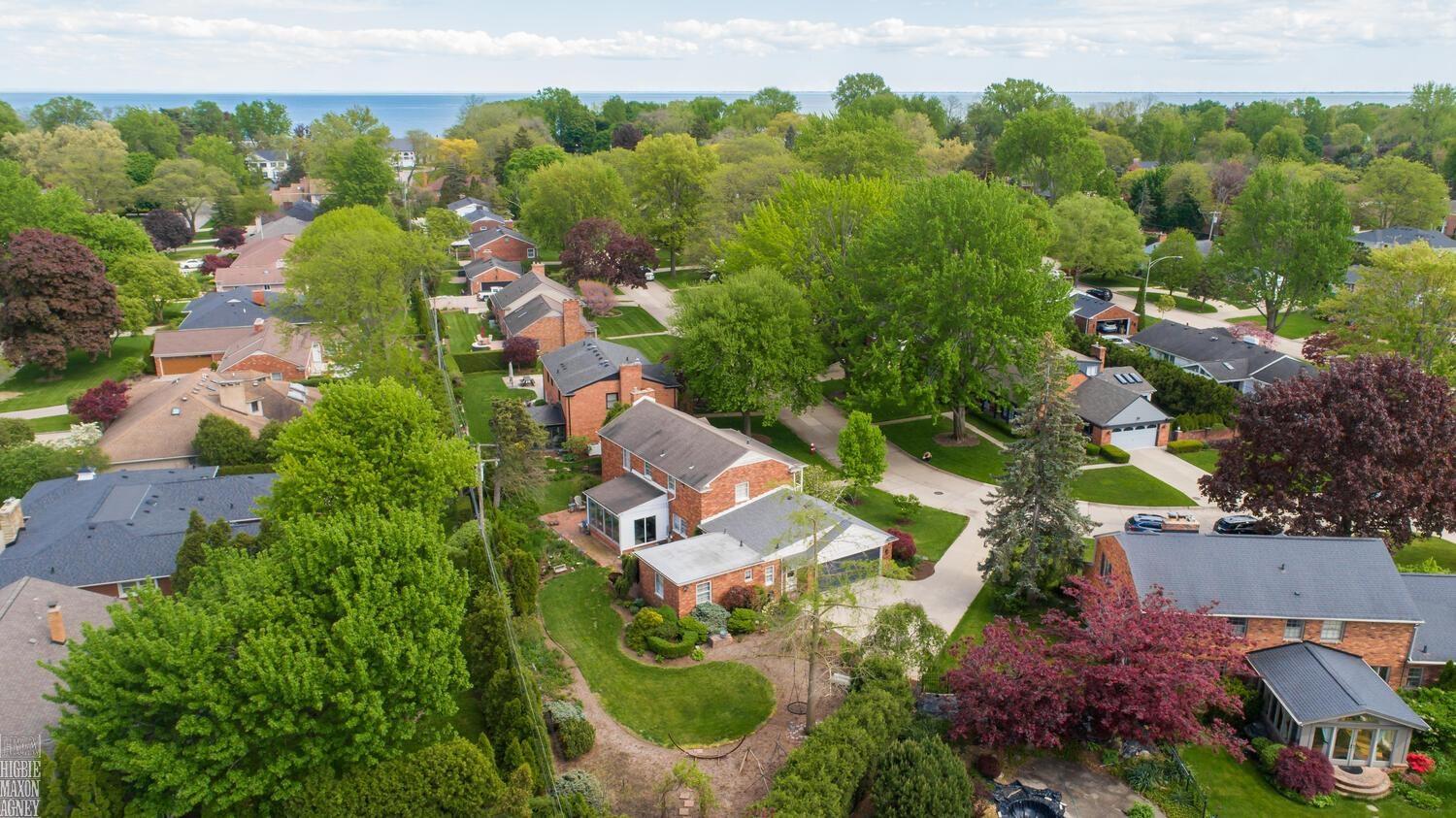 70 North Duval Road Grosse Pointe, MI 48236 - Photo 2 of 55 50142048-bd7fe28b-53ca-4e5e-86f5-0cffee330380.JPG