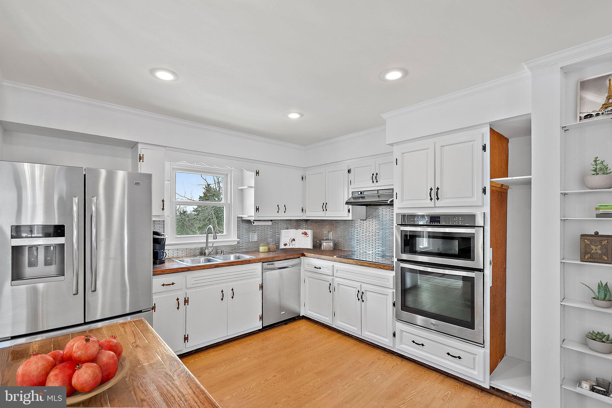 39857 Thomas Mill Road Leesburg, VA 20175 - Photo 23 of 86 Recessed lighting, butcher block counters.