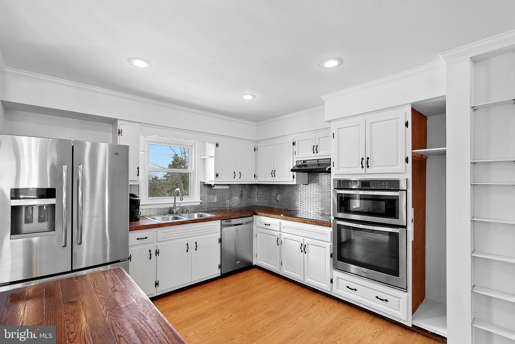 39857 Thomas Mill Road Leesburg, VA 20175 - Photo 26 of 86 Kitchen window overlooks the amazing backyard.