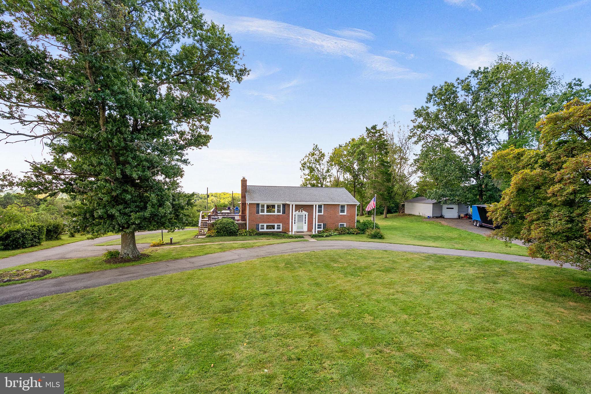 Nice front yard.