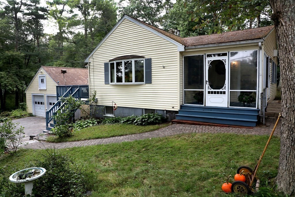 2 Old Andover Road North Reading, MA 01864 - Photo 3 of 26 Gallery Image 3