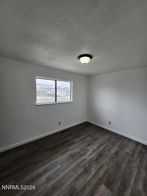 185 Ferguson Street Fallon, NV 89406 - Photo 4 of 5 an empty room with a window