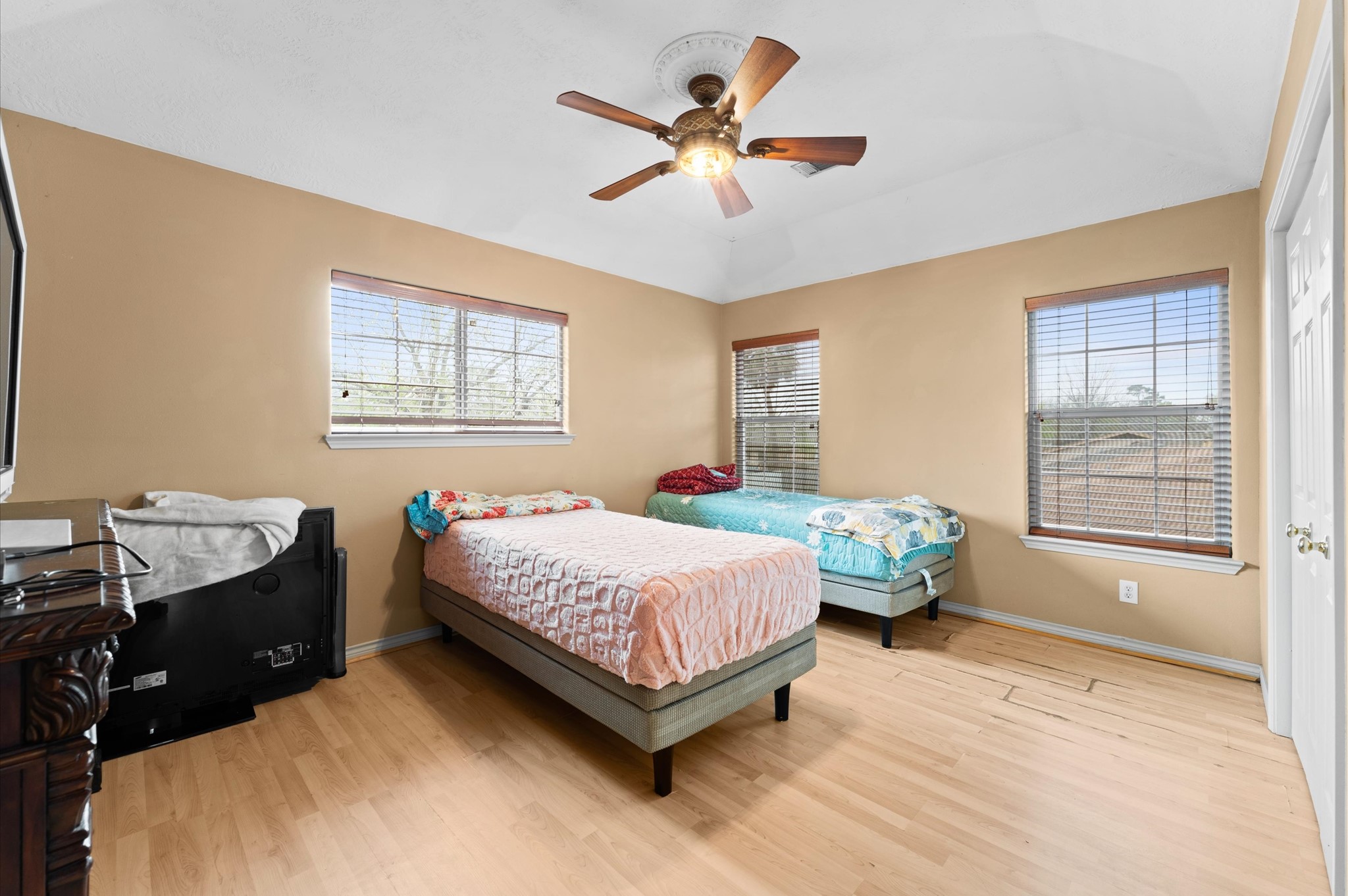 707 Doncrest Street Channelview, TX 77530 - Photo 25 of 27 a bedroom with a bed and a window