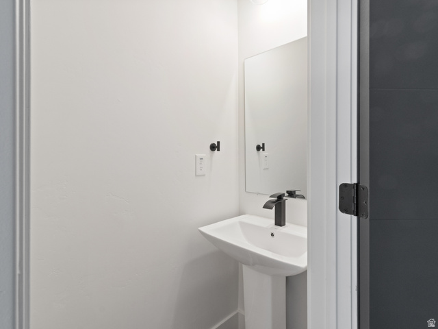 130 East 7085th South, Unit 3 Midvale, UT 84047 - Photo 8 of 30 View of bathroom