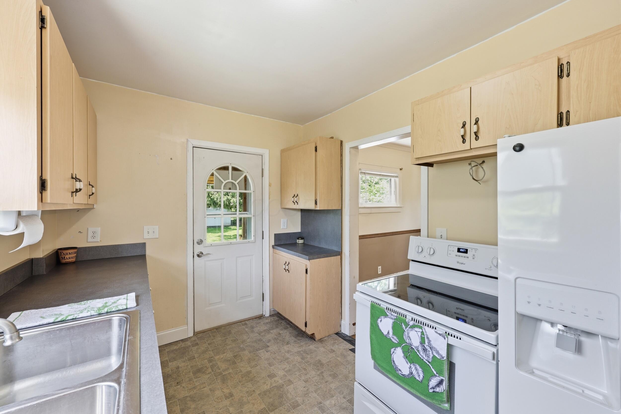 2201 Ferris Road Columbus, OH 43224 - Photo 6 of 25 Great countertop space