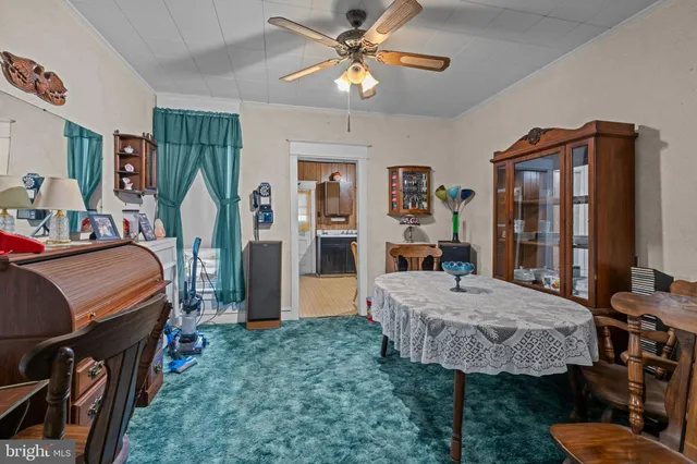 a view of a livingroom with furniture