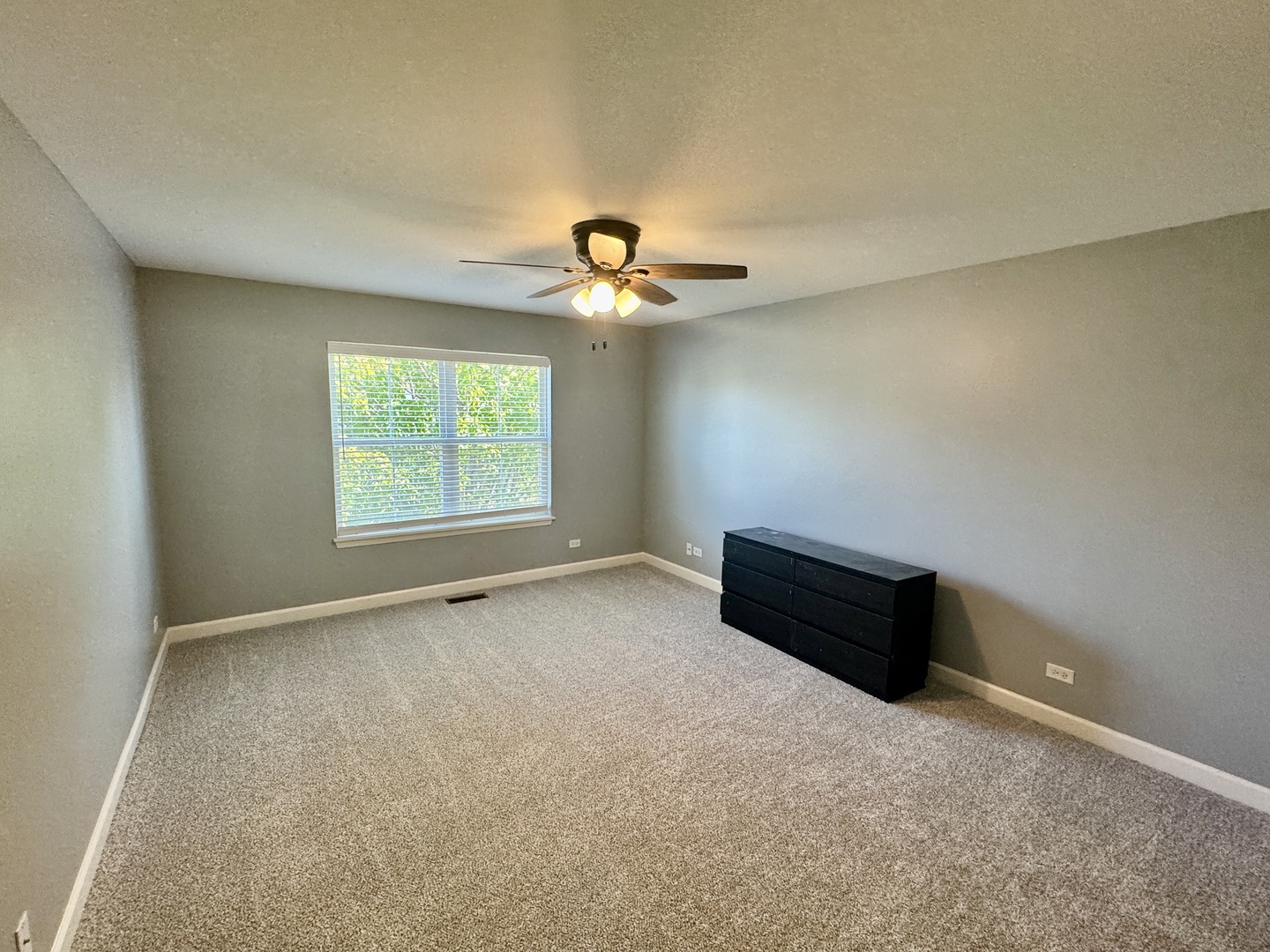 423 Acushnet Street, Unit 423 Elgin, IL 60124 - Photo 14 of 20 an empty room with a ceiling fan and window
