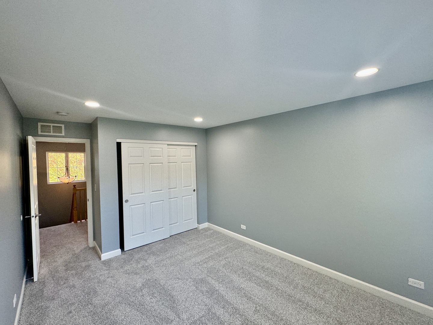 423 Acushnet Street, Unit 423 Elgin, IL 60124 - Photo 17 of 20 an empty room with closet and mirror