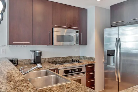 $3,875 | 6515 Collins Avenue, Unit 1110, Miami Beach, FL 33141