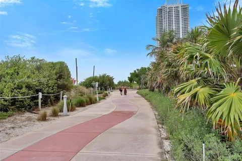 $3,875 | 6515 Collins Avenue, Unit 1110, Miami Beach, FL 33141