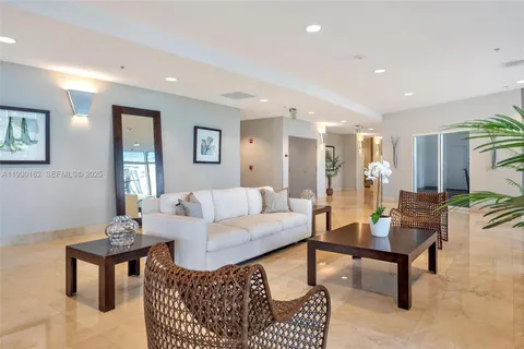 $3,875 | 6515 Collins Avenue, Unit 1110, Miami Beach, FL 33141