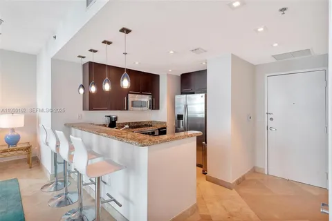 $3,875 | 6515 Collins Avenue, Unit 1110, Miami Beach, FL 33141