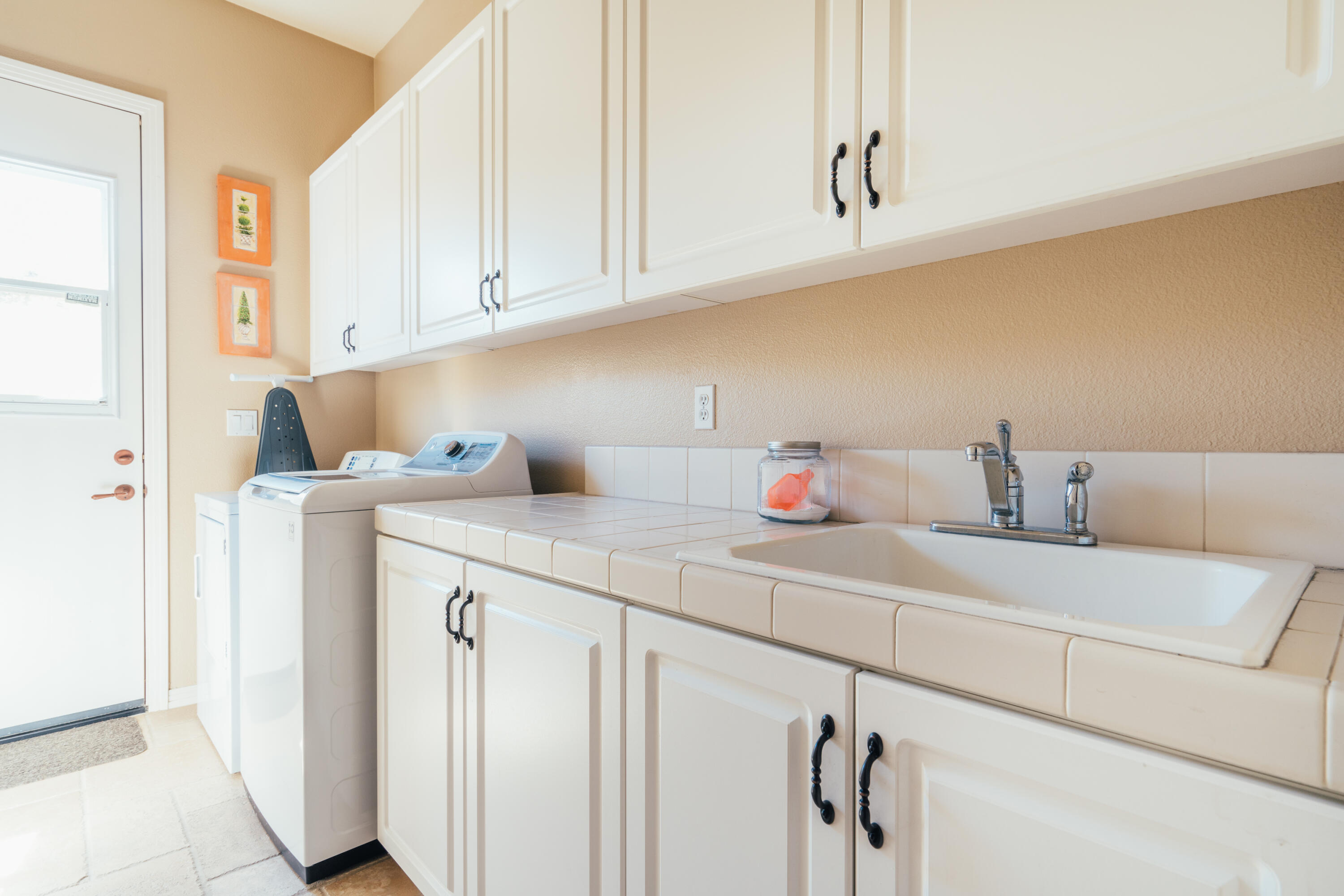 48789 Cascade Street Indio, CA 92201 - Photo 11 of 34 a kitchen with a sink and cabinets