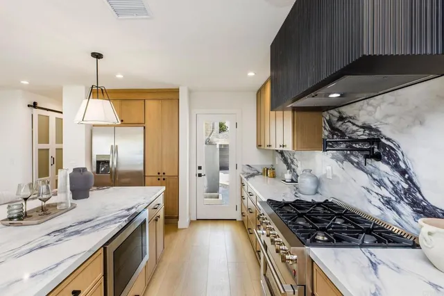 $1,349,000 | 14362 Collins Street, Sherman Oaks, CA 91401