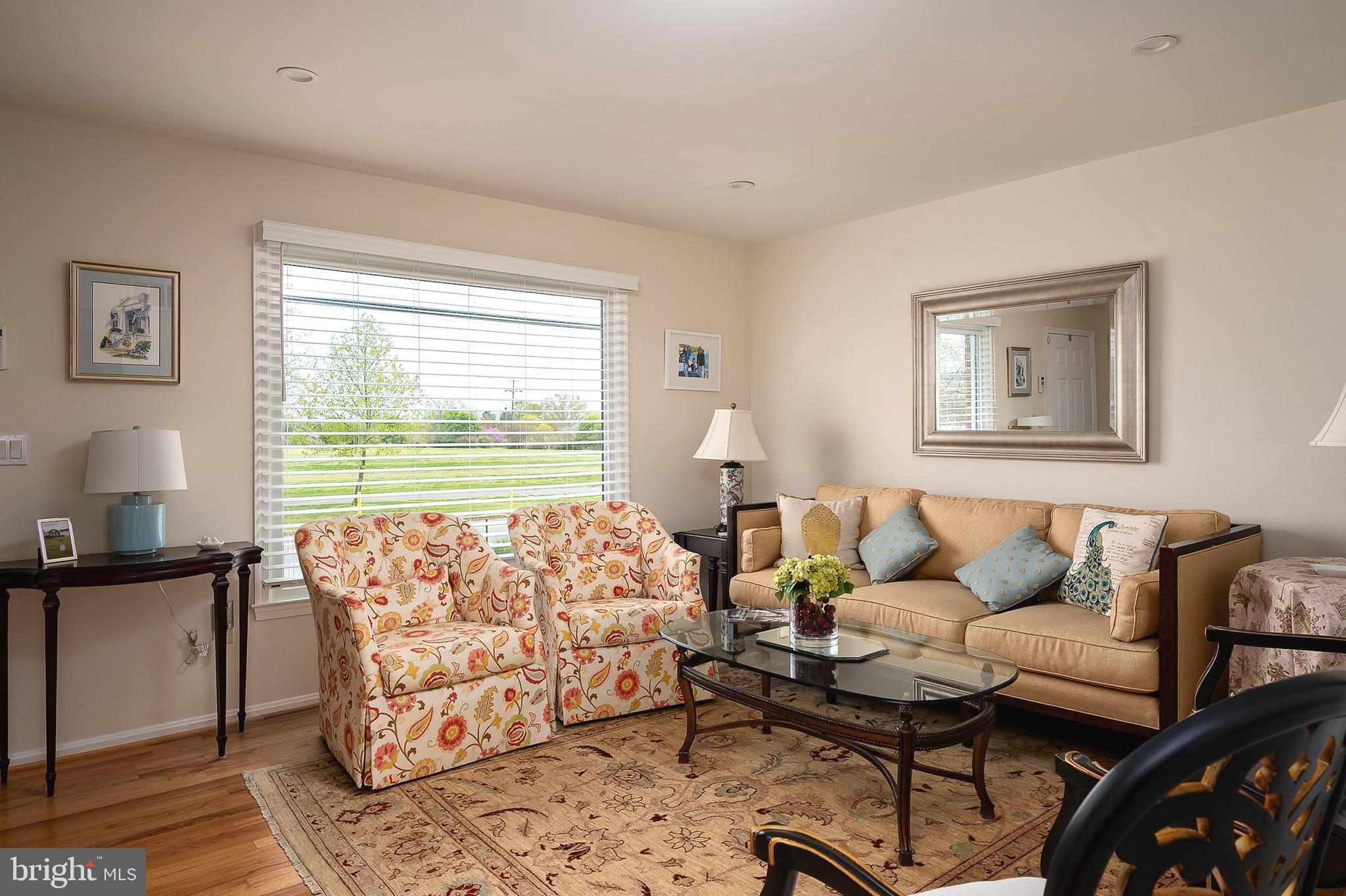 135 Farragut Road Annapolis, MD 21401 - Photo 2 of 26 Living room