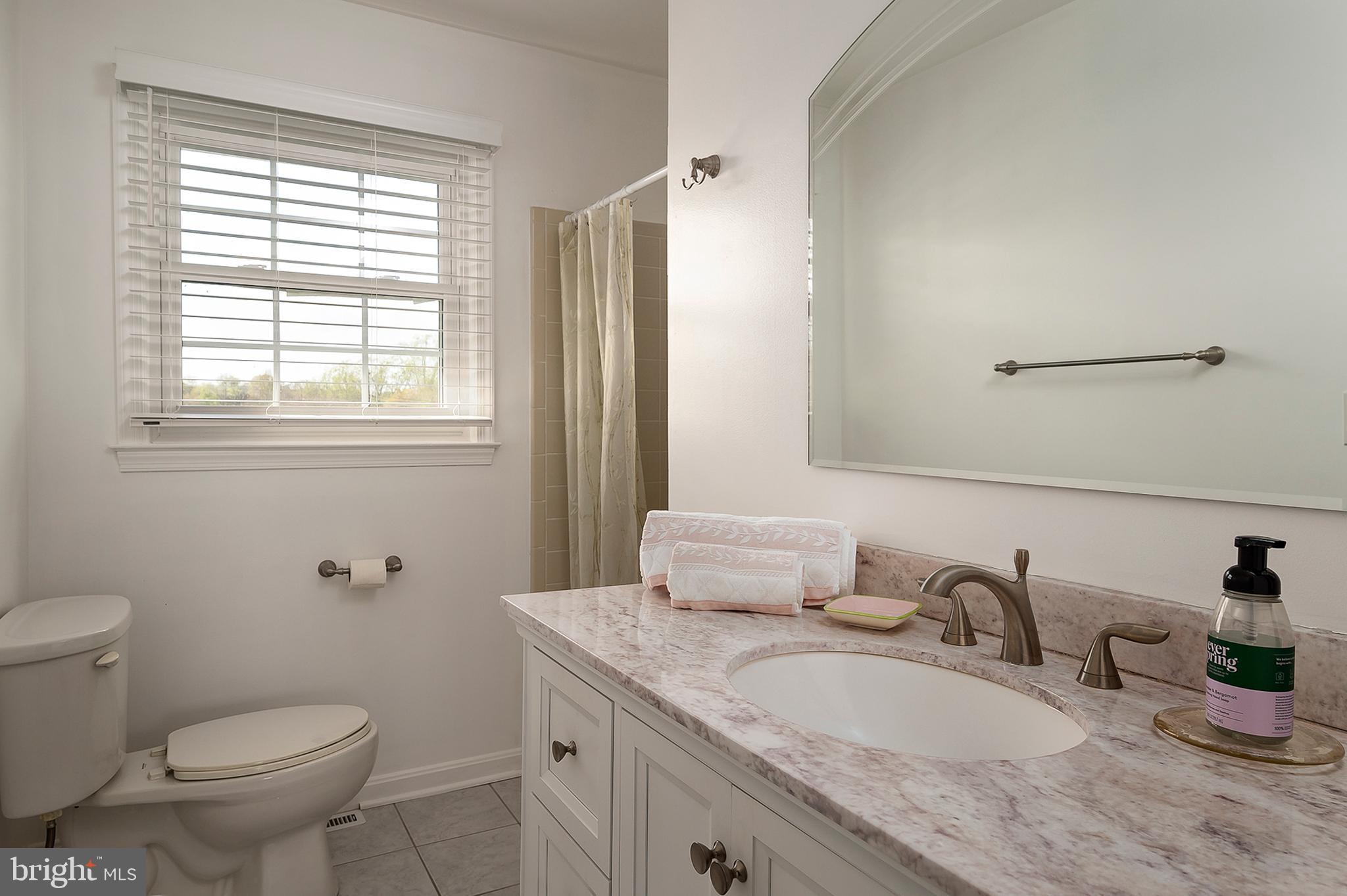 135 Farragut Road Annapolis, MD 21401 - Photo 16 of 26 Master bathroom