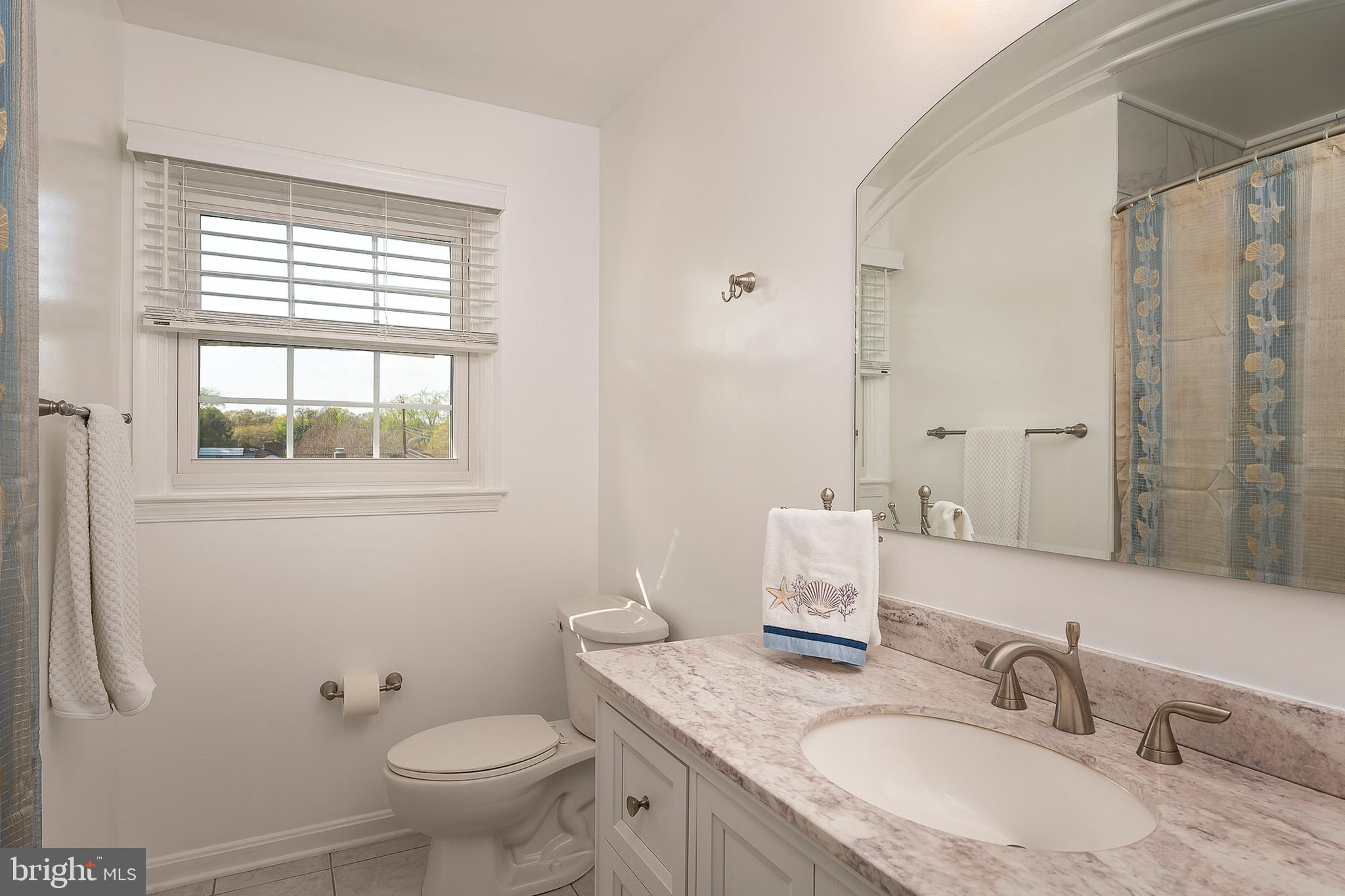 135 Farragut Road Annapolis, MD 21401 - Photo 19 of 26 Hallway bathroom