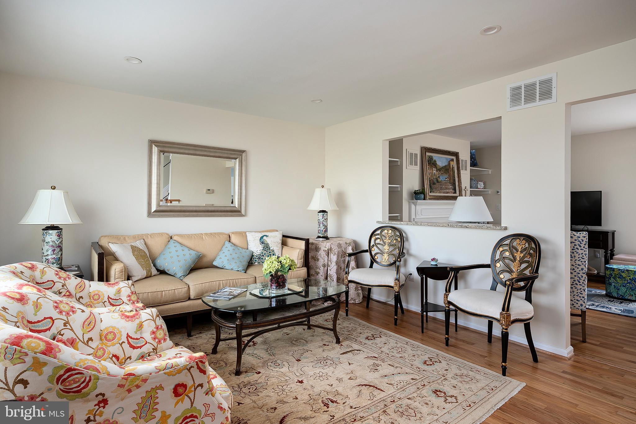 135 Farragut Road Annapolis, MD 21401 - Photo 3 of 26 Living room