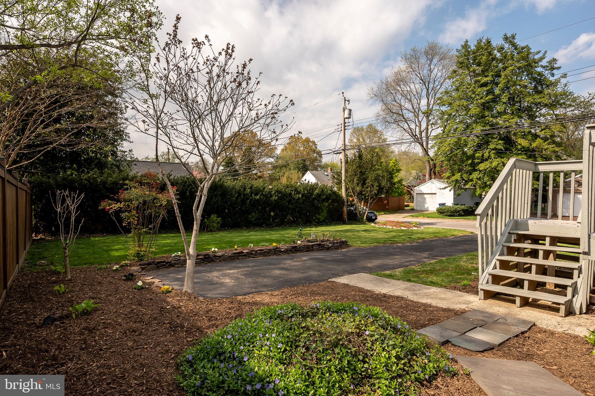 135 Farragut Road Annapolis, MD 21401 - Photo 23 of 26 Side yard