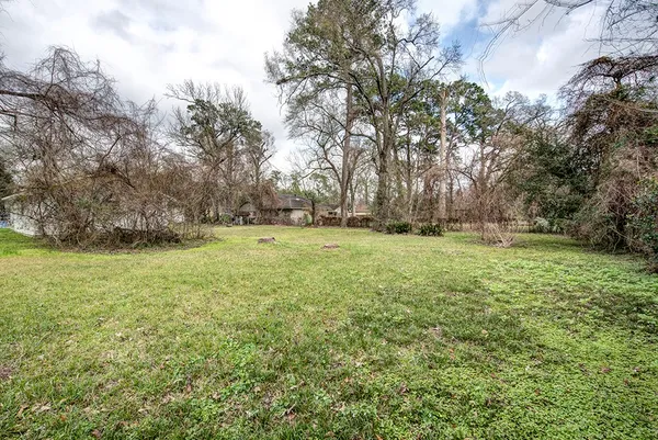 a view of outdoor space with green field and trees all around