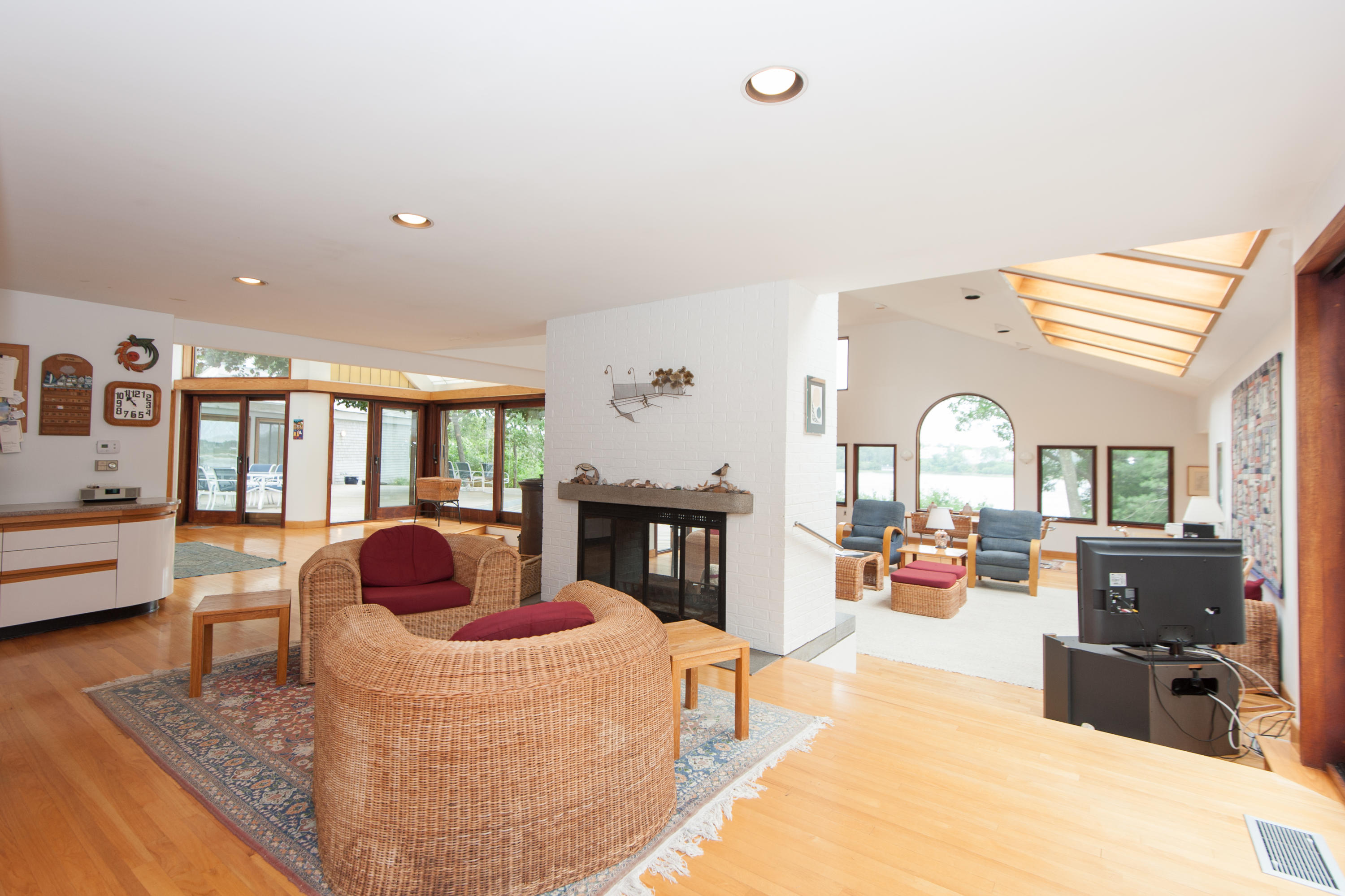 219-221 Scraggy Neck Road Cataumet, MA 02534 - Photo 17 of 25 Dining4
